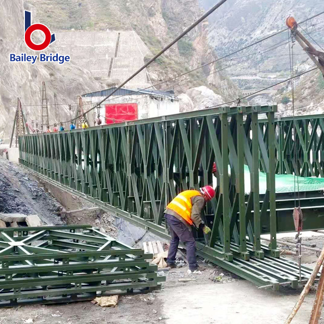 Easily-installed bailey bridge